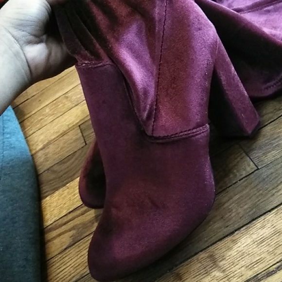 Burgundy velvet thigh high heels - Picture 4 of 4